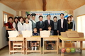 우리 나무로 만든 친환경 책걸상 보급 