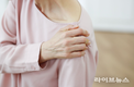 팔 들 때 어깨 통증 지속된다면…어깨 충돌증후군 치료 수술 없이 가능