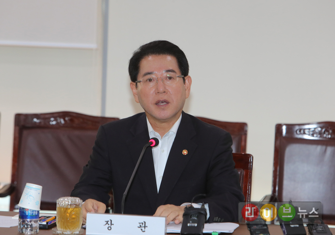 농림축산식품부는 현지시각 18일 미국 알라바마州 11년된 암소 1마리에서 비정형 소해면상뇌증(BSE)이 발견된 것과 관련하여 관계기관이 참여하는 대책회의를 개최했다.