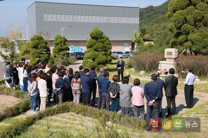 검역본부는 4일 세계동물의 날을 맞아 희생된 동물을 기리기 위해 동물위령제를 개최했다.