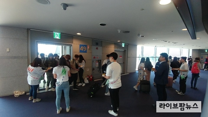 정부는 아프리카돼지열병 국내유입 차단을 위해 한돈협회와 함께 발생국를 방문한 양돈관계자에 대한 방역관리를 강화하기로 했다. 