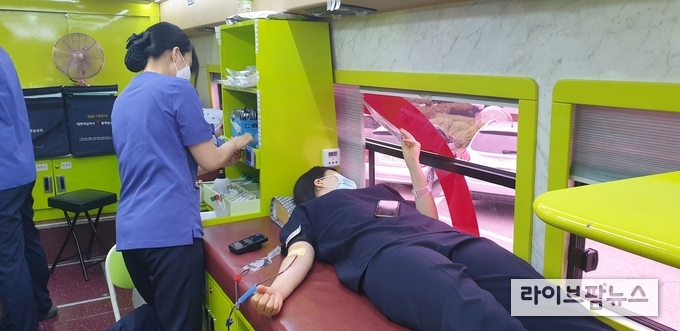 농정원은 지난 12일 코로나19 사태로 인한 혈액수급 위기 극복을 임직원 20여명이 헌혈에 동참했다.