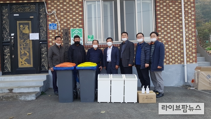 축산물품질평가원 충북지원은 지난 27일 청주시 오창읍 후기1리 마을을 찾아 아름다운 농촌마을 가꾸기 캠페인 활동을 전개했다.