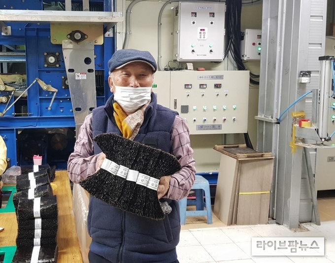 에너지절감형 김건조기를 설치한 고흥 김정술 대표는 생산능력과 품질이 높아져 경영개선이 도움이 됐다고 말했다.