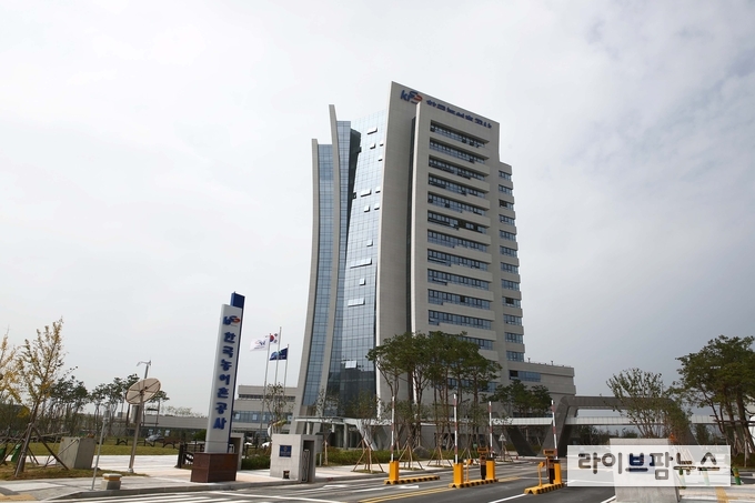 한국농어촌공사는 공공기관 최초로 전문가가 참여하는 농산어촌 ‘공공디자이너 제도’를 도입했다.