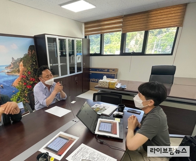 한국식품안전관리인증원 심사관들이 소외지역(도서∙산간)인 울릉도를 찾아가 업체별 맞춤 기술지원을 실시하고 있다. 