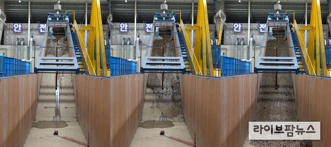 농어촌공사는 대형수리모형실험시설을 이용한 산사태 발생시 토석류 피해범위 예측 실험을 실시했다.(시간에 따른 토석류전파 형상)