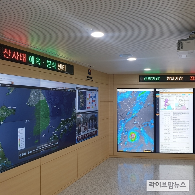 국립산림과학원은 산사태 발생 예측을 기존 1시간 전에서 12시간 전까지 미리 예측하는 12시간 산사태 조기 경보시스템을 구축했다.