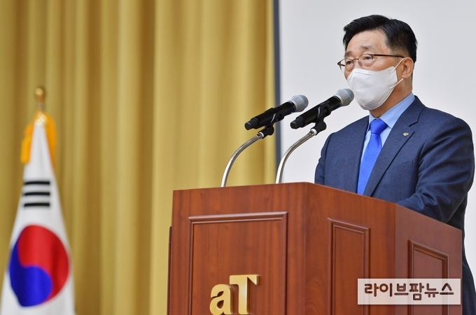 2022년 시무식에서 신년사 중인 김춘진 사장.