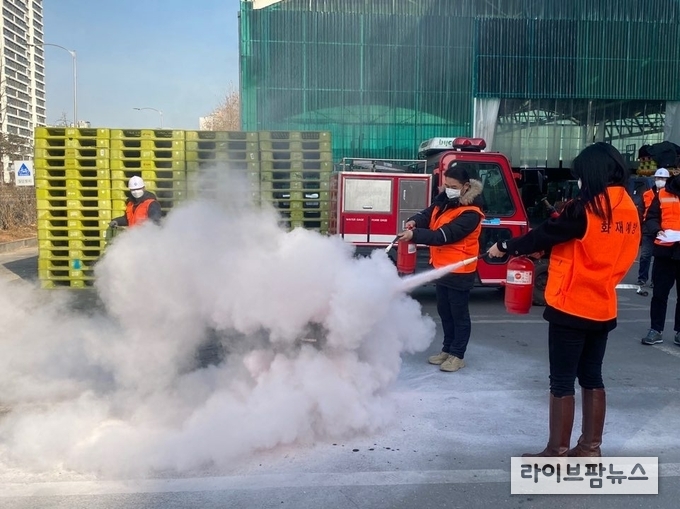 서울시농수산식품공사는 지난 18일 단체 미 소속 유통인을 대상으로 하는 ‘찾아가는 유통인 안전 체화교육’을 실시했다.