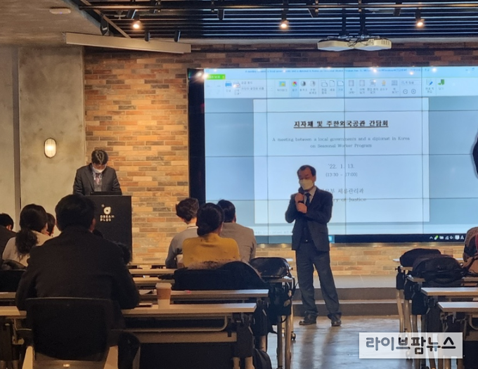 법무부는 25일 ‘외국인 계절근로자 배정심사 협의회’를 개최하고 9개 광역자치단체, 88개 기초자치단체에 대해 11,550명의 계절근로자를 배정하기로 결정했다.