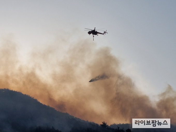 산림청 중앙산불방지대책본부는 지난 주말동안 전국 곳곳에서 37건의 산불이 발생해 진화를 위해 총력을 기울였다.