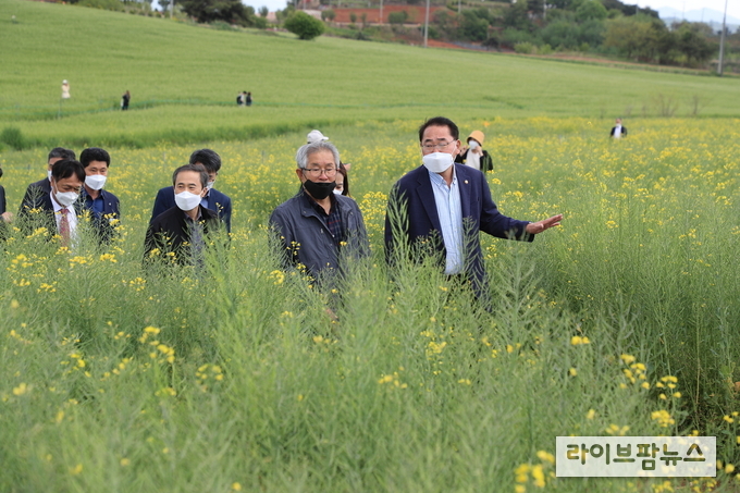 김종훈 농림축산식품부 차관은 4월 29일 봄철 농촌관광 성수기를 맞아 전북 고창군에 소재한 관광농원을 방문하여 농촌관광 현장을 점검했다.