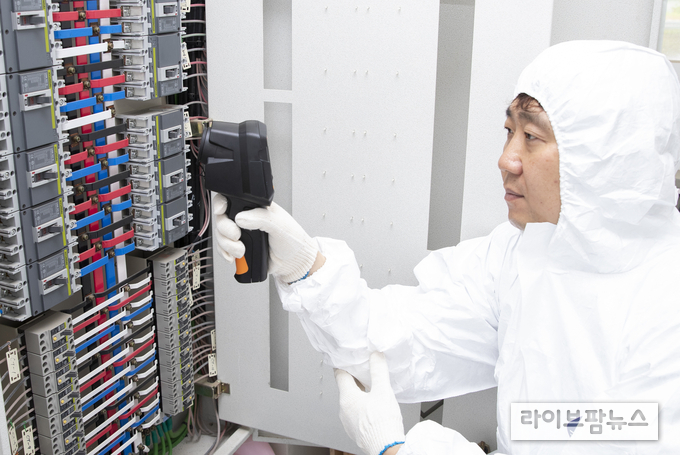 농촌진흥청은 전력 사용량이 늘어나는 여름철을 맞아 정전과 화재 사고 예방을 위해 축사 전기시설과 배선설비 등을 꼼꼼히 점검해 줄것을 당부했다.