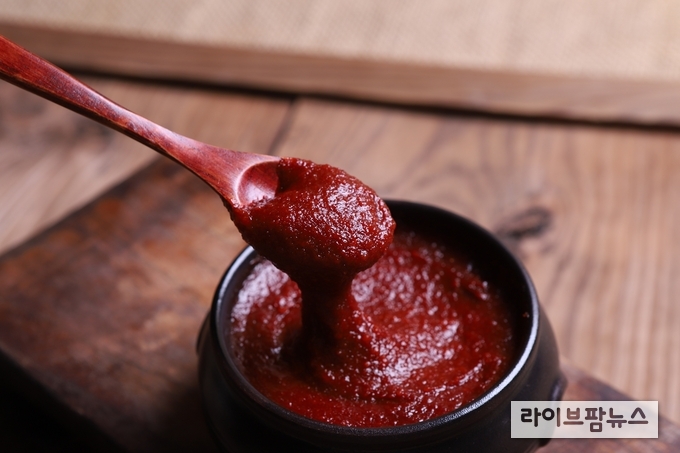 고추장 체지방 개선효과 연구논문이 국제 영양학회지 뉴트리언츠(Nutrients)에 등재돼 항비만 효과에 대한 과학적 근거 확보로 기능성이 입증될 것으로 보인다.