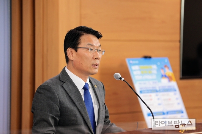 31일 오전 세종시 정부세종청사에서 김인중 농림축산식품부이 2023년 예산안 편성과 관련해 상세브리핑을 하고 있다. 