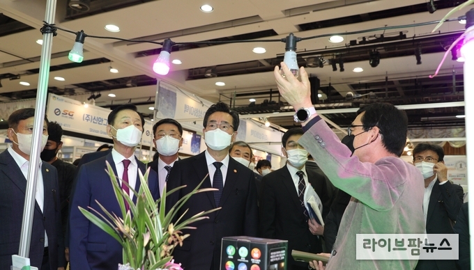 정황근 농림축산식품부장관은 2일 오전, 대구광역시 엑스코(EXCO)에서 열린 ‘2022 대한민국 국제농기계자재 박람회’ 개막식에 참석했다.