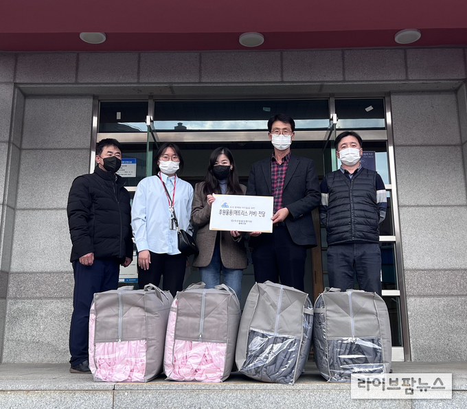 축산물품질평가원 충북지원은 23일 음성 향애원을 방문, 후원물품을 전달했다.