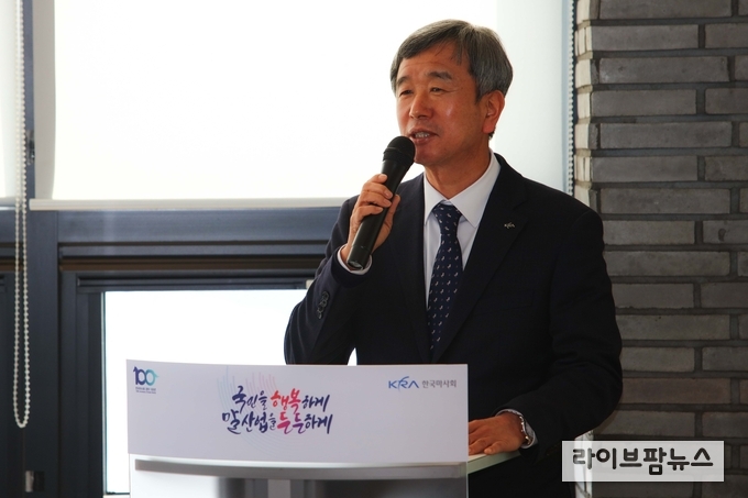 한국마사회 정기환 회장은 14일 금년도 주요업무에 대한 성과를 발표하고 내년에도 총력을 다하겠다는 각오를 밝혔다.