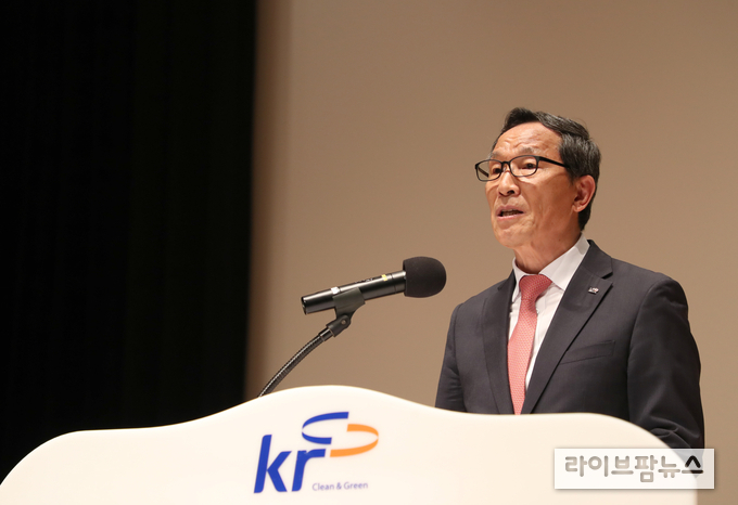이병호 사장은 농지은행사업이 농업의 미래 산업화를 선도하는 핵심 동력으로 작동할 수 있도록 힘써줄것을 당부했다.