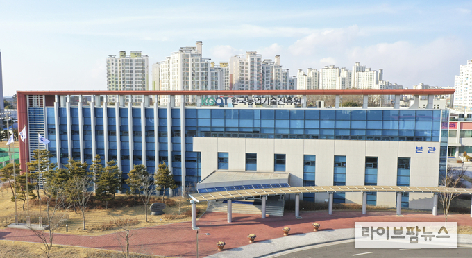 한국농업기술진흥원은 ‘2023년 KoAT 대국민 혁신 아이디어 공모전’을 개최하고, 미래 농산업을 선도하고 지역과 사회에 기여할 수 있는 국민들의 아이디어를 오는 26일까지 접수 받는다.