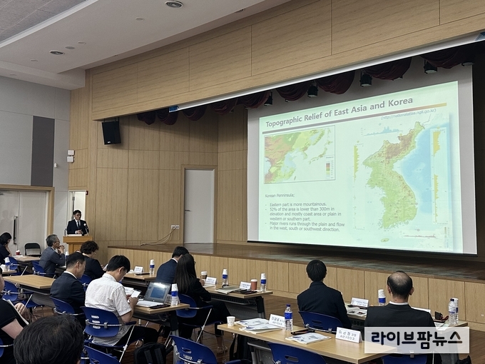 농림축산검역본부는 12일 ’2023 조류인플루엔자 국제 학술 토론회(심포지엄)‘을 12일 개최했다.
