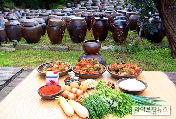 한국농수산식품유통공사가 본격 김장철을 앞두고 배추 20포기 기준 김장비용을 조사한 결과, 11월 6일 기준 21만 8425원으로 전년 11월 상순(24만 1119원) 대비 9.4% 하락(전년 동월 대비 2.3% 하락)한 것으로 나타났다.