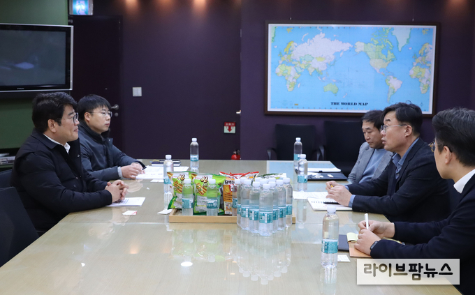 농림축산식품부 권재한 농업혁신정책실장은 30일 오후 1시 30분, 국내 대표 제과기업 오리온 본사를 방문해 현장간담회를 갖고, 물가안정에 대한 기업의 협조를 요청했다.