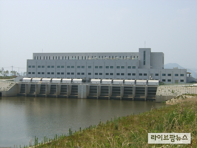 농림축산식품부는 상습 침수되는 농경지의 농작물 피해 예방과 안전한 영농을 지원하기 위해 배수개선사업 154지구를 신규로 선정했다. 사진은 배수장 모습.