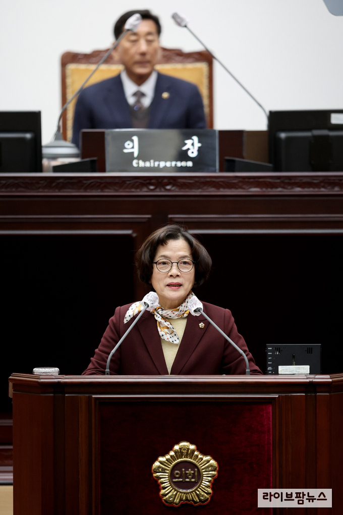 인천시의회 제1부의장으로 당선된 신영희 의원.