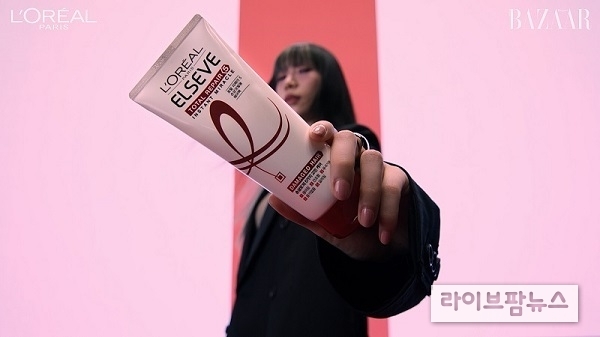 로레알파리 ‘토탈 리페어 5’ 캠페인 영상 – 하퍼스 바자 SNS와 로레알파리 유튜브 채널에서 확인할 수 있다.