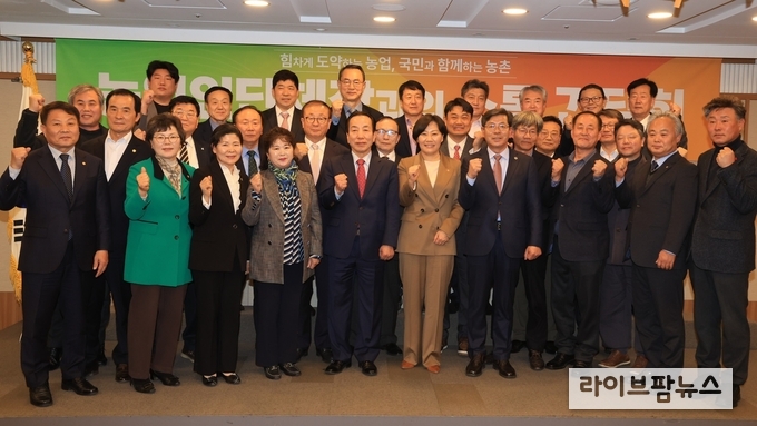 농림축산식품부 송미령 장관은 5일 오후, 서울 한국프레스센터에서 농업인단체장들과 소통 간담회를 가졌다. 