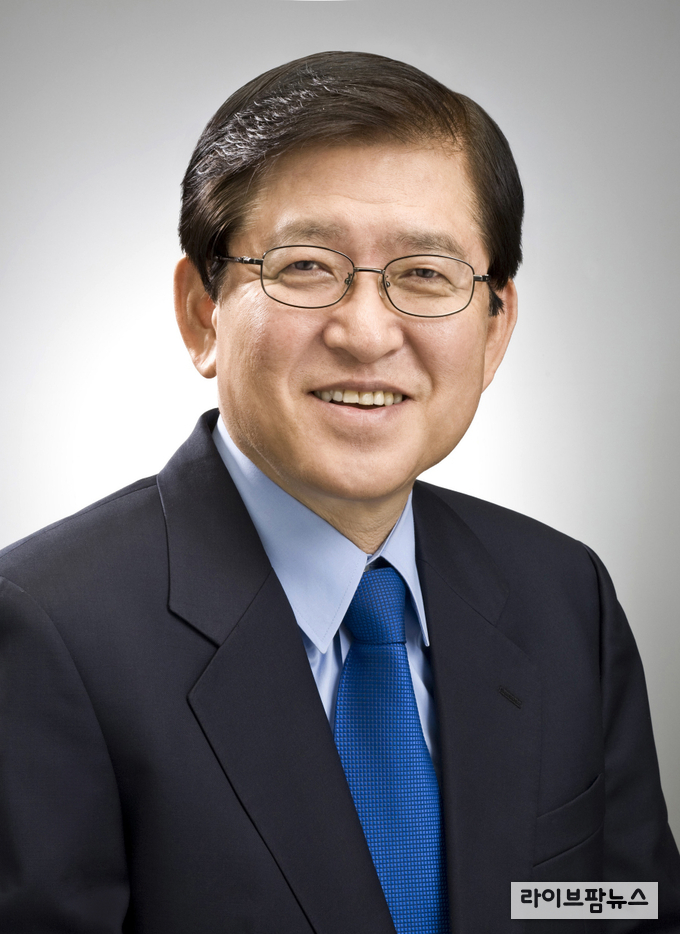 강남대 Wel-Tech 융합전공 석좌교수로 임용된 서상목 전 보건복지부 장관.