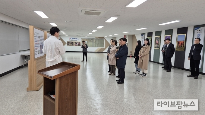축산물품질평가원 대전충남지원은 26일 세종시교육청 학교급식 관계자를 대상으로 축산물 안전관리 강화를 위한 업무협의를 가졌다.