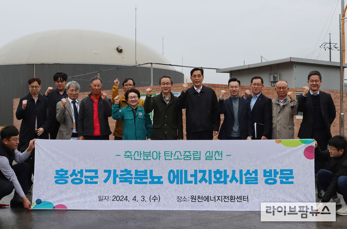 한훈 농림축산식품부 차관은 3일 충남 홍성군에 위치한 가축분뇨 에너지화 시설 농업회사법인 ㈜성우를 방문했다.