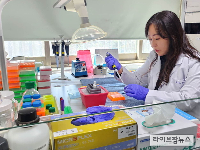 말 유전자 최신 검사법 논문 제1저자인 한국마사회 이선영 과장.