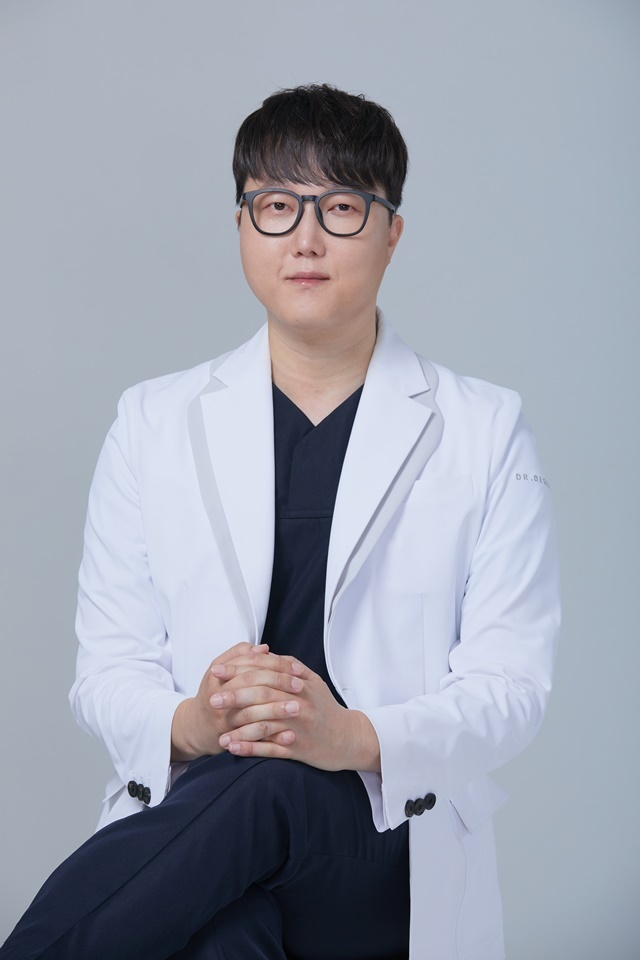 에스리본의원 홍대점 김도위 원장
