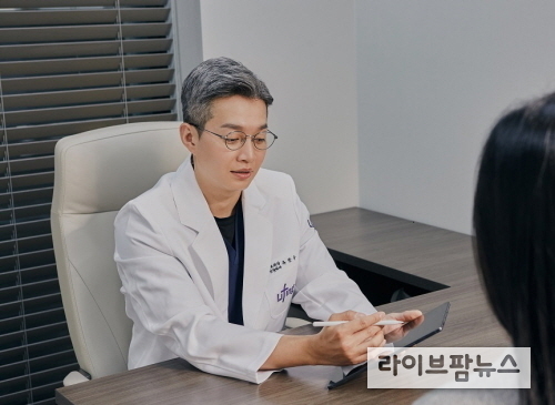 리팅성형외과 부산점 유한수 원장