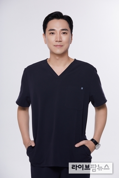 탱글성형외과 오창현 원장