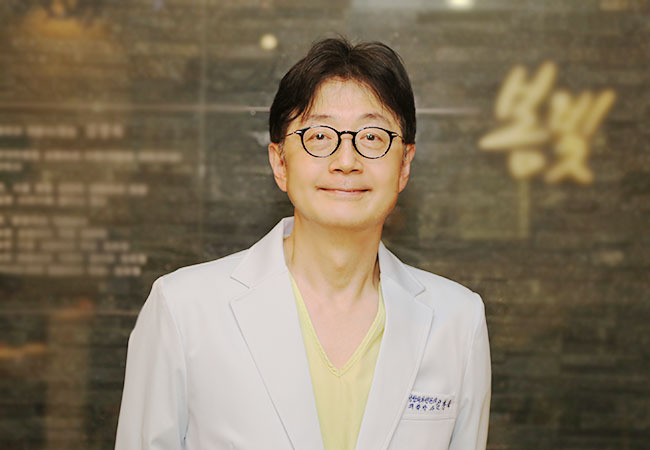 수원 봄빛성형외과 김장욱 대표원장