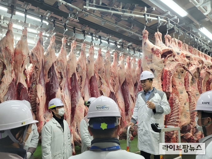 축산물품질평가원 충북지원은 지난 22일 육류 성수기를 맞아 농협음성축산물공판장에서 추석 명절 성수기 현장 안전 점검을 진행했다.