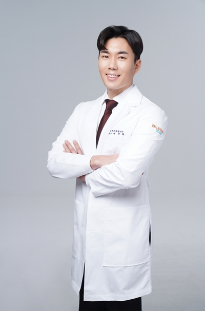 리엔장성형외과피부과 여인권 원장