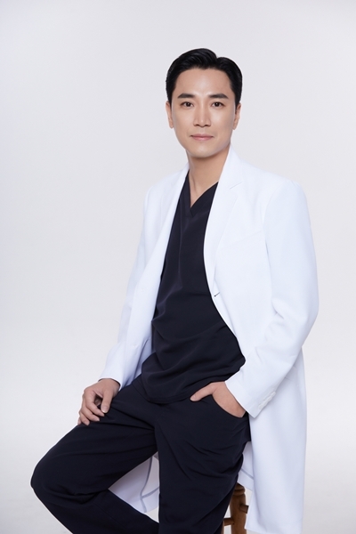 탱글성형외과 오창현 원장.