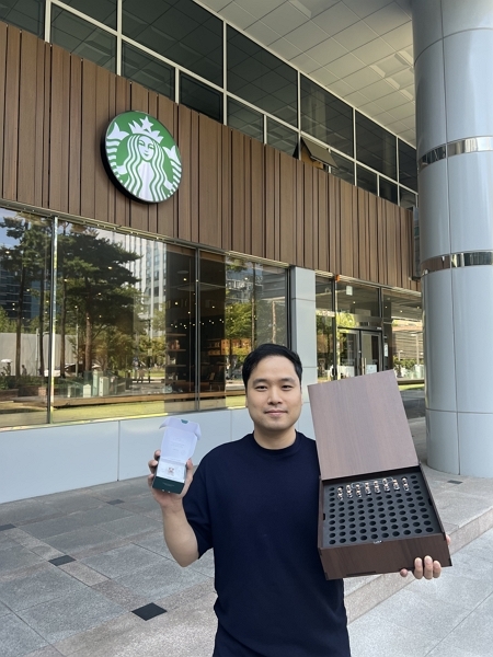 사진설명: 순금 이벤트 응모에 당첨된 회원의 당첨 인증사진