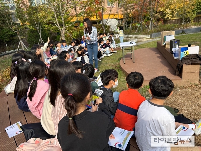 국립종자원은 17일부터 18일까지 경기 화성 동탄초등학교에서 3학년 학생과 교사 등 240여명을 대상으로 ‘미래세대와 함께하는 ‘나는야 똑똑한 도시농부’ 교육‘을 실시했다.