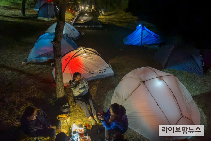 옹진군이 섬 특성화 시범사업으로 문갑도 오지 트래킹 시범사업을 진행하고 있다.(사진=인천옹진군)