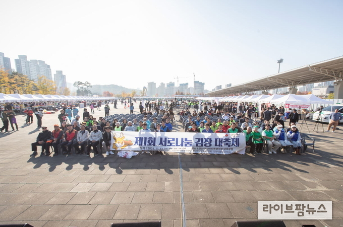 인천아시아드 주경기장 남측광장에서 열린 제1회 서로 나눔 김장 대축제 모습.(사진=인천서구청)