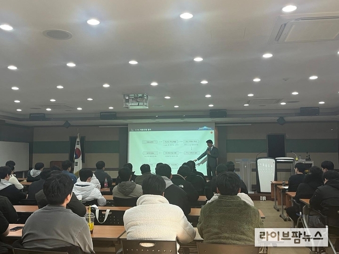 한국폴리텍대학 인천캠퍼스가 산학협력관 대회의실에서 국내 대표 전자저울 및 산업용·상업용 계량시스템 회사인 ㈜CAS의 채용 및 기업설명회를 진행하고 있다.(사진=한국폴리텍대학 인천캠퍼스)