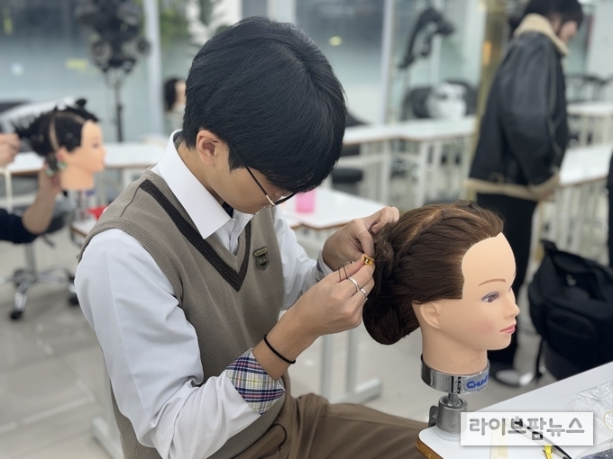 SBS아카데미미용학원 인천서구캠퍼스 수업 모습.(사진=SBS아카데미미용학원 인천서구캠퍼스)
