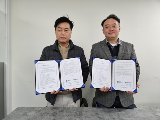 왼쪽 그로스벤처스 윤기창 대표, 오른쪽 한국지식기반기술연구소 정종기 소장.